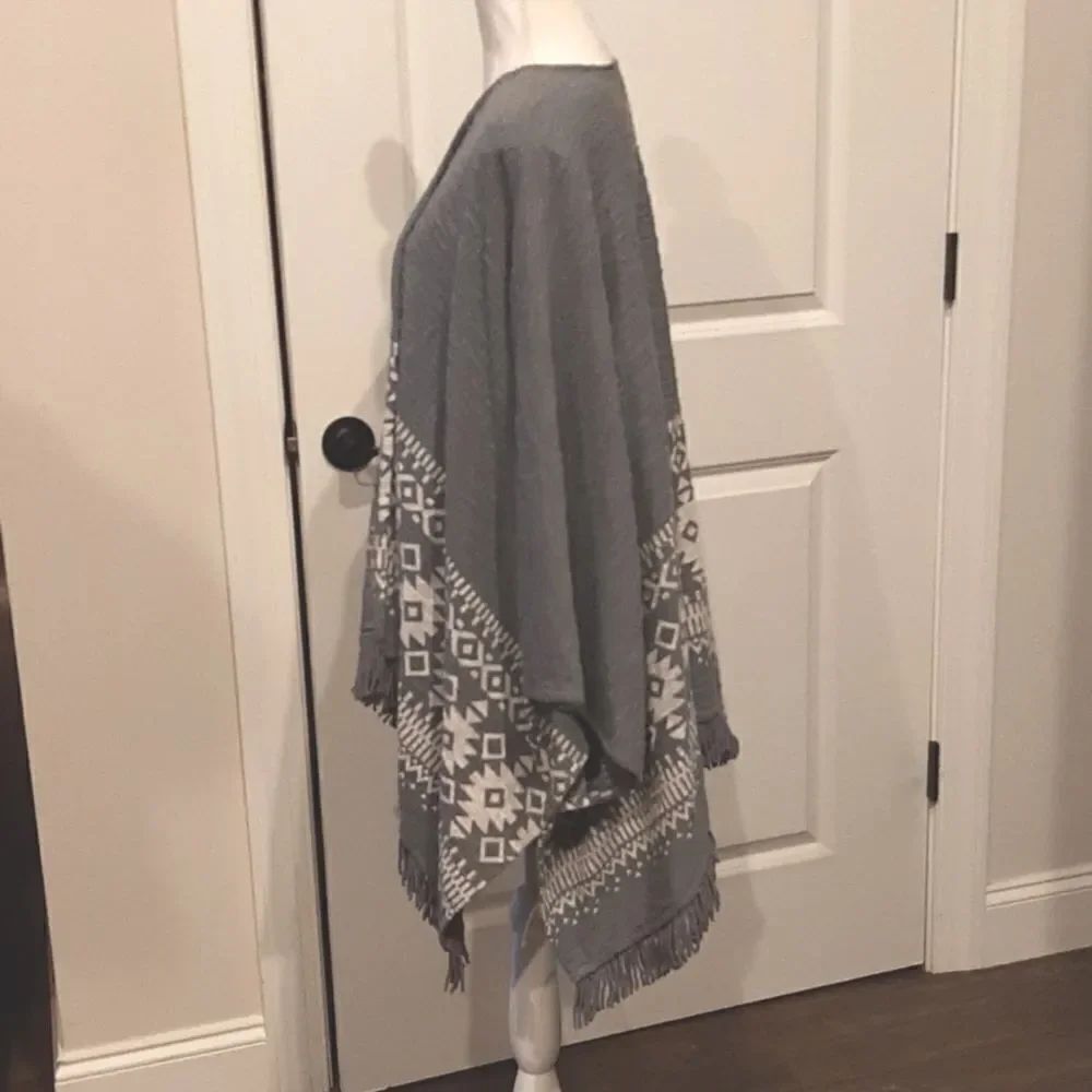 Mossimo Gray Aztec PatternâShrugâSweater - Picture 4 of 10